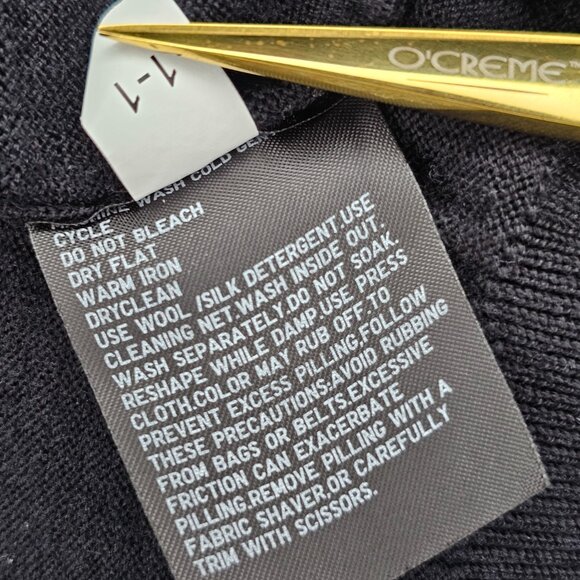 Uniqlo 100% Wool Lightweight Crew Neck Sweater, L, Black - Picture 7 of 8